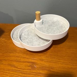 2bandits swivel jewelers dish NWT